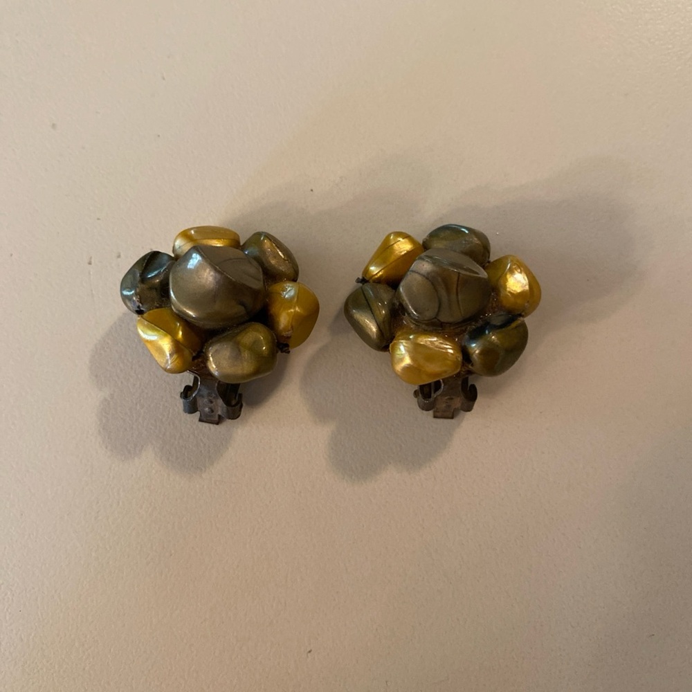 Vintage Women's Gold & Brown Cluster Earrings Clip On No Markings Retro Chic MCM